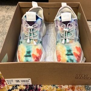 Size 9.5 Steve Madden Myles multi color sneakers